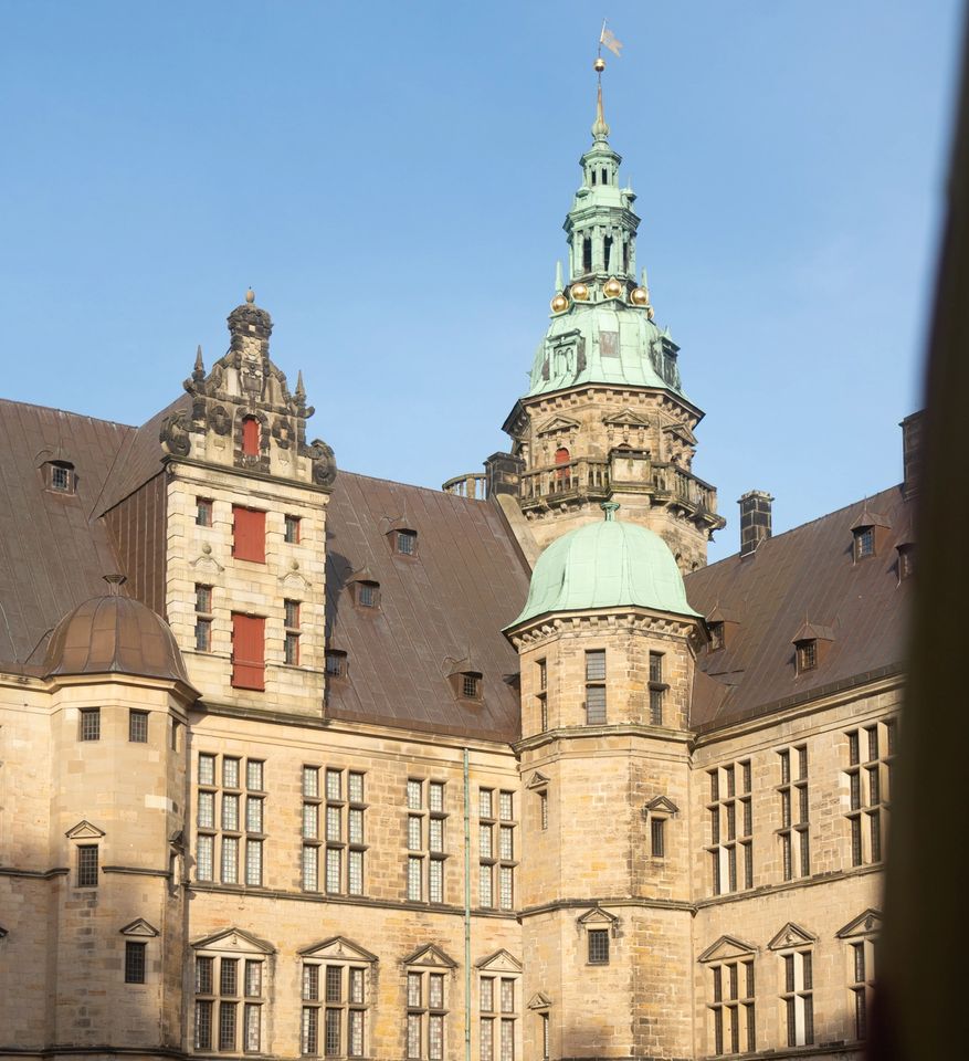Kronborg's inner courtyard with sandstone architecture and the characteristic tower in soft daylight – peaceful atmosphere at the castle during autumn holidays